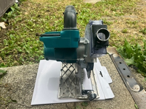 マキタ　125mm充電式防塵マルノコ　KS511D
