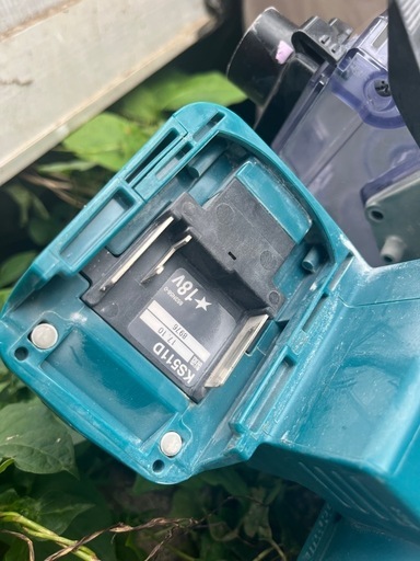 マキタ　125mm充電式防塵マルノコ　KS511D
