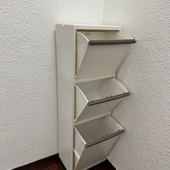 ゴミ箱、収納箱の画像
