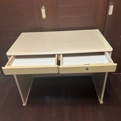 【終了いたしました】
ニトリ　 勉強机 の画像