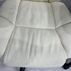 ★オフィスチェア 合皮 ホワイト 2脚　無料でお譲りします。2脚セットで引き取りに来られる方のみの画像