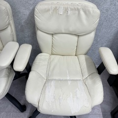 ★オフィスチェア 合皮 ホワイト 2脚　無料でお譲りします。2脚セットで引き取りに来られる方のみの画像
