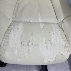 ★オフィスチェア 合皮 ホワイト 2脚　無料でお譲りします。2脚セットで引き取りに来られる方のみの画像