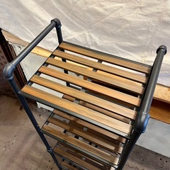 《売約済》【武蔵小山店】 オープンシェルフ スリムラック パイプデザイン インダストリアル 木製 シェルフ 棚 ラック 隙間収納  デザイン 飾り棚 🚚 運搬無料エリア有 / 品川区 リサイクルショップ ランバールーム 武蔵小山店  ◀︎ 武蔵小山パルム 戸越銀座 隣の画像