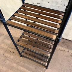 《売約済》【武蔵小山店】 オープンシェルフ スリムラック パイプデザイン インダストリアル 木製 シェルフ 棚 ラック 隙間収納  デザイン 飾り棚 🚚 運搬無料エリア有 / 品川区 リサイクルショップ ランバールーム 武蔵小山店  ◀︎ 武蔵小山パルム 戸越銀座 隣の画像