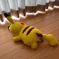 ポケモン　ピカチュウ　寝そべりぬいぐるみの画像
