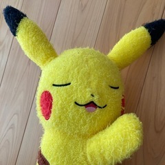 ポケモン　ピカチュウ　寝そべりぬいぐるみの画像