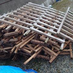 廃材  木材差し上げます。 薪などにいかがでしょうか。