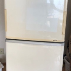 冷蔵庫譲ります。