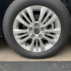 ノア90系タイヤの画像