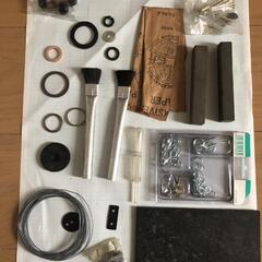 工具と工具箱　アイリスオーヤマ　大工道具　建築金物　玄能　ノミ　キリニッパフライヤー針金スパナビス他の画像