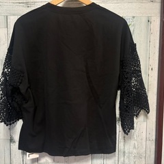 【新品タグ付き】袖レース黒カットソーの画像