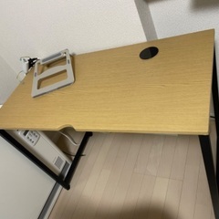 ニトリの黒アイアンウッドのデスク