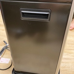 石油ファンヒーター(TOYOTOMIのLC-SHB40 F)の画像