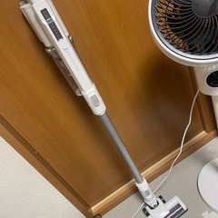 サイクロン式コードレスクリーナー☆使用半年の画像
