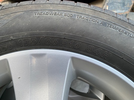 ホンダフィット純正ホイール夏タイヤ