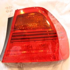 【中古・美品】BMW純正 E90 M３ 前期 右テールレンズ フ...