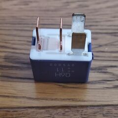 マークXのセルモーターのリレー（ヒューズ、純正品）