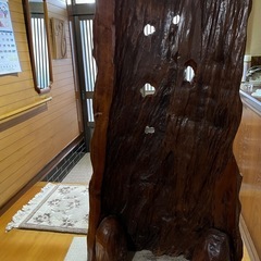 衝立(鶴と松が彫刻され縁起物) 天然木の画像