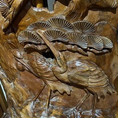 衝立(鶴と松が彫刻され縁起物) 天然木の画像