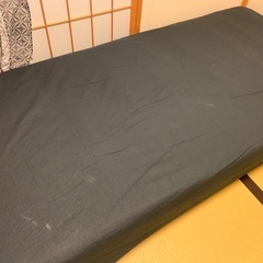 脚付きマットレス　ベッドの画像