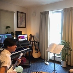 在米歴２３年。グラミー賞アーティストのツアー、公立中学校の音楽教師を経験。日本唯一の楽しく学べて確実に上達出来る教室ー相模原市南区御園ブルックリンギタースクール＿ギター・DTM教室の画像