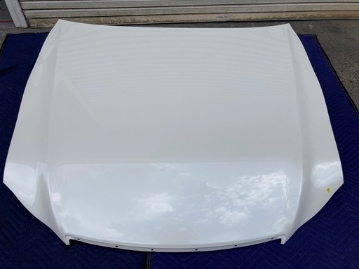 200系クラウンハイブリッド　ボンネットフード