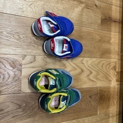 ニューバランスキッズスニーカーの画像