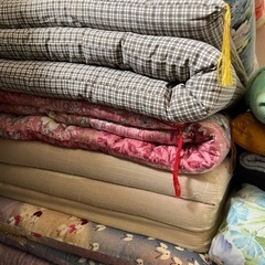 シングル　布団　多数あります。
