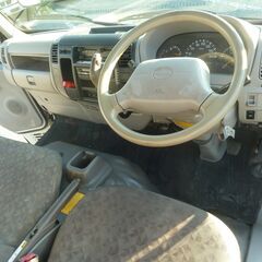 H.19年 日野 デュトロ 4.0 全低床 ディーゼル 2t平 ホワイト　オートマ　ETC　荷台鉄板　ドアバイザー　ABS  エアバッグ　エアコン　パワステ　車検R7/6　　16974の画像