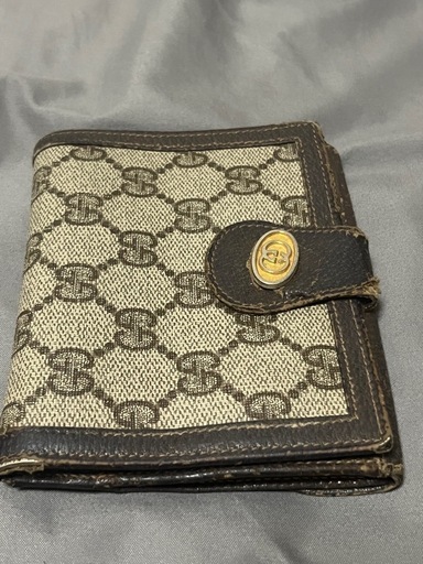 GUCCI折れ財布