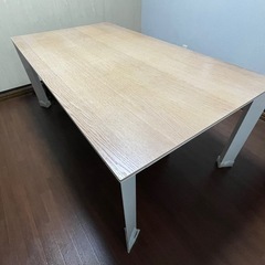 
ダイニングテーブルの画像