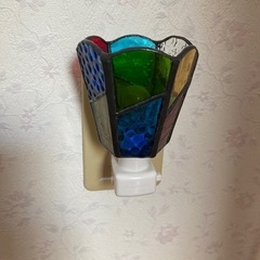 ステンドグラスのランプの画像