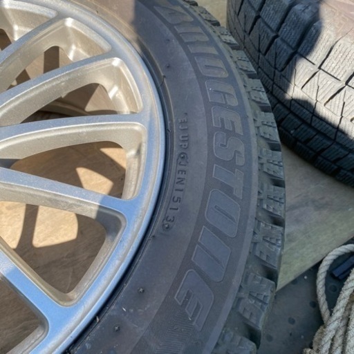 車のパーツ タイヤ、ホイール