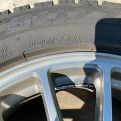 車のパーツ タイヤ、ホイールの画像