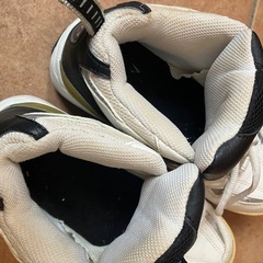 テニスシューズ23センチの画像