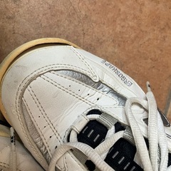 テニスシューズ23センチの画像