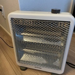 アイリスオーヤマ　ハロゲンヒーター　電気ストーブの画像