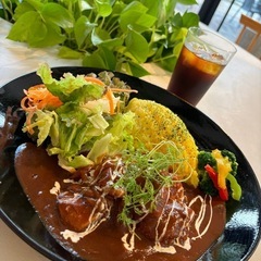 緑いっぱいのおしゃれなカフェで仕事してみませんか？の画像