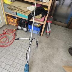 マキタ　Makita　18ボルトバッテリー　草刈り機　不具合あり　汎用バッテリーほぼ新品お付けします。