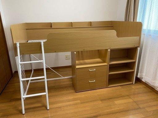 ニトリのロフトベッド&本棚
