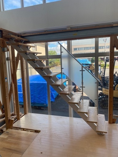 アルミ　階段　展示品