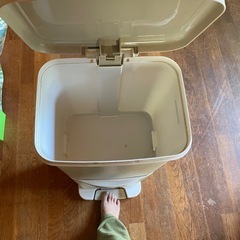 2段ゴミ箱の画像