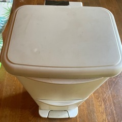 2段ゴミ箱の画像