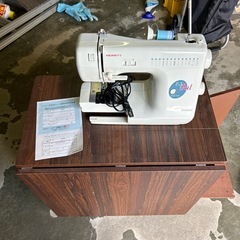 ミシンとミシン台のセット