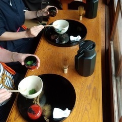 気軽に楽しむテーブル茶道の画像
