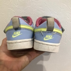 NIKE ナイキ キッズ スニーカー 18cm 水色 男女兼用の画像