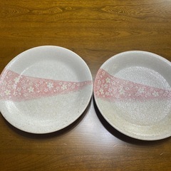 花模様の皿　２枚セット