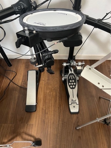 ローランドTD1DMK電子ドラムとアンプ