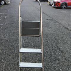 アルミ製手摺り形三段脚立の画像